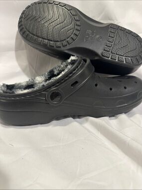 Time and Tru Black Faux-Fur Lined Slip-On Clogs with Heel Strap